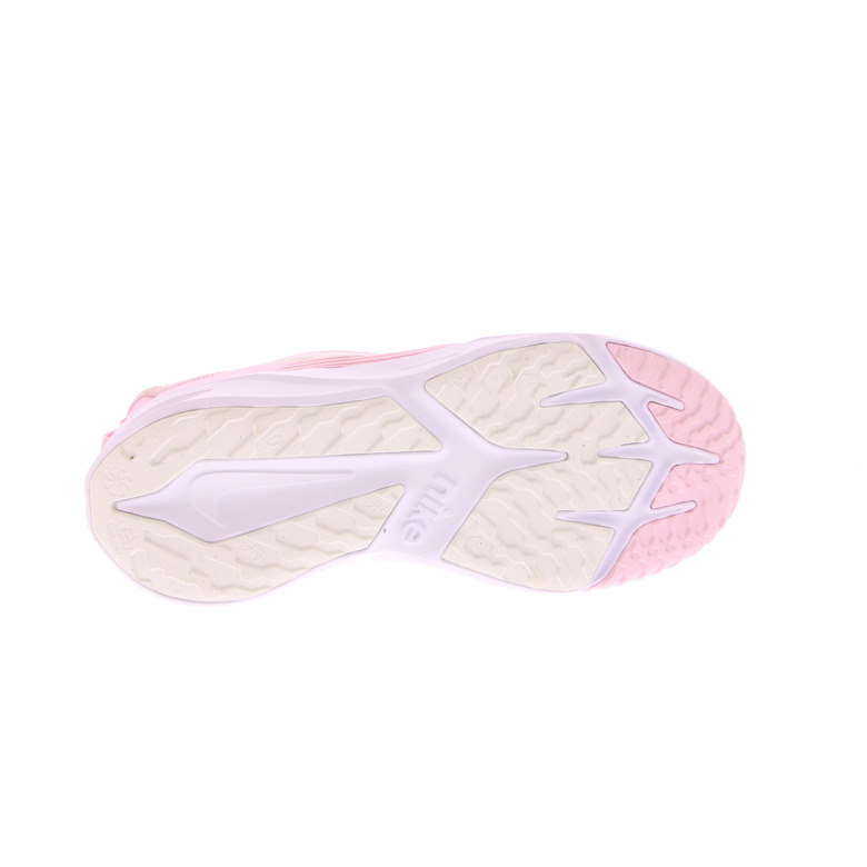 Nike sneakers rose 5