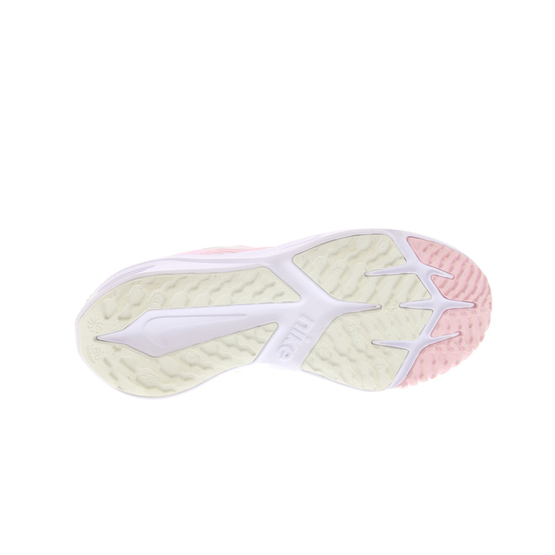 Nike sneakers rose 5