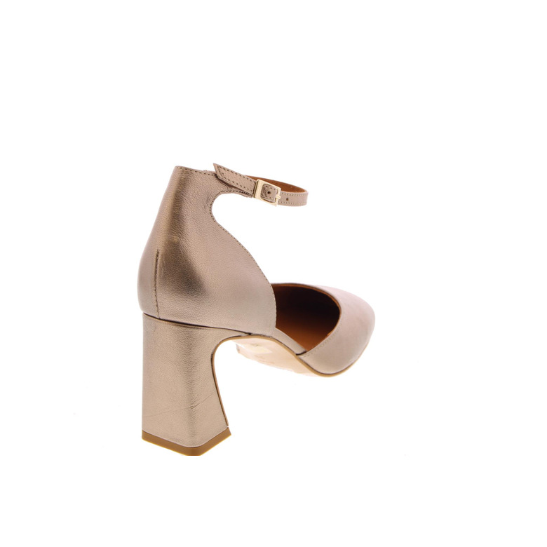 Angel Alarcon pumps or 4