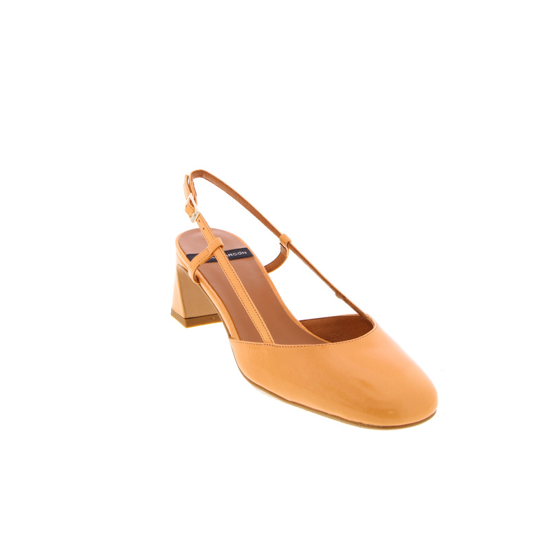 Angel Alarcon pumps orange 2