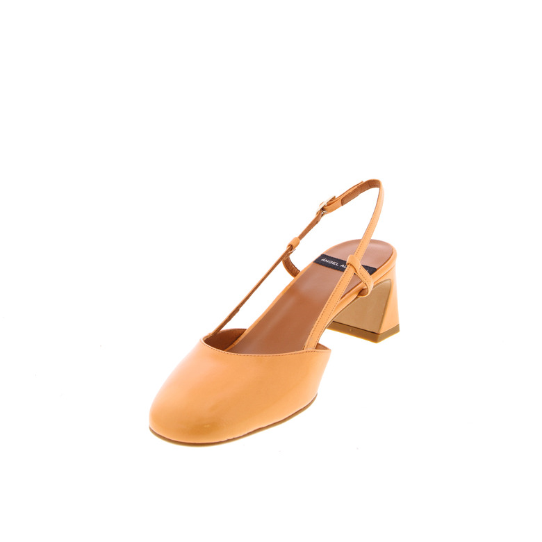 Angel Alarcon pumps orange 3