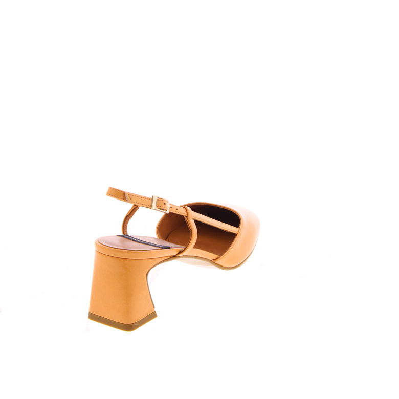 Angel Alarcon pumps orange 4