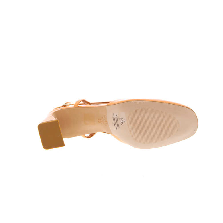 Angel Alarcon pumps orange 5
