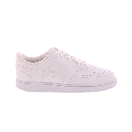 Nike sneakers wit