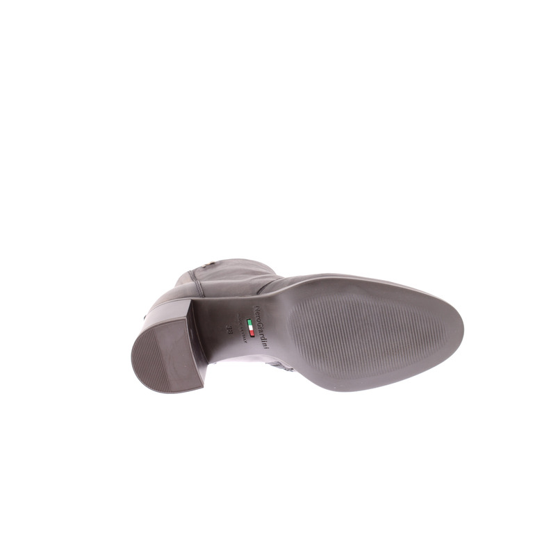 Nero Giardini enkellaarsjes brons 5