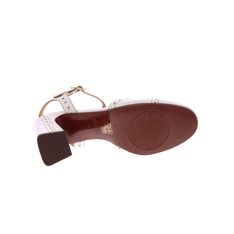 Chie Mihara pumps wit 5
