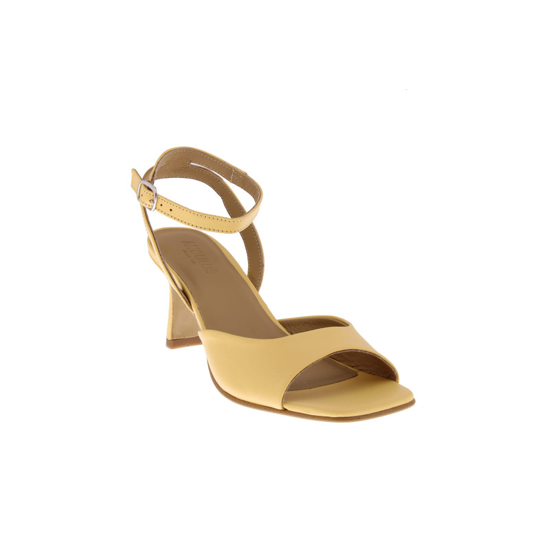 Angulus sandalen geel 2