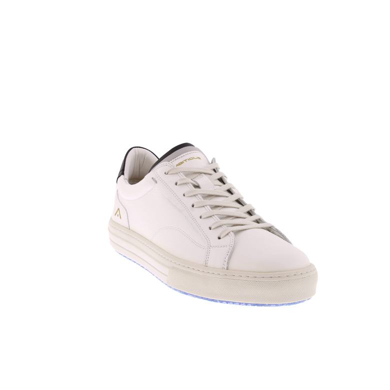Ambitious sneakers wit 2