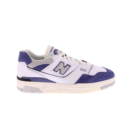 New Balance sneakers wit