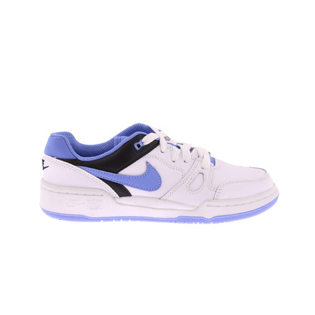 Nike sneakers wit