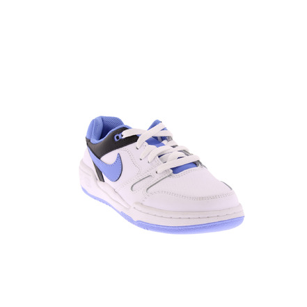 Nike sneakers wit