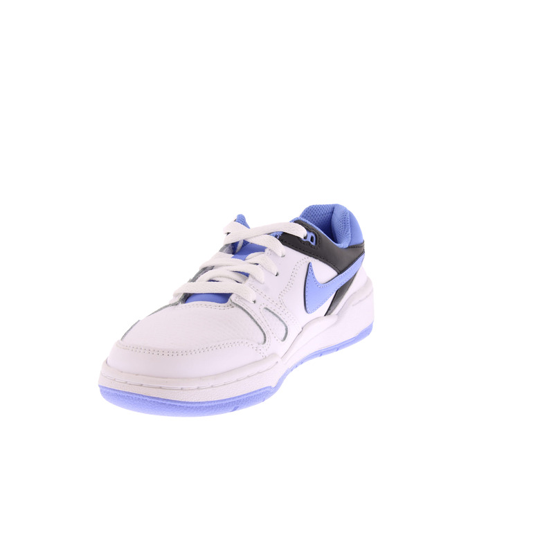 Nike sneakers wit 3