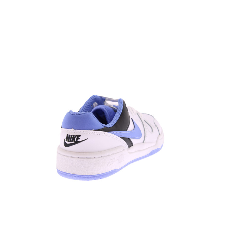 Nike sneakers wit 4