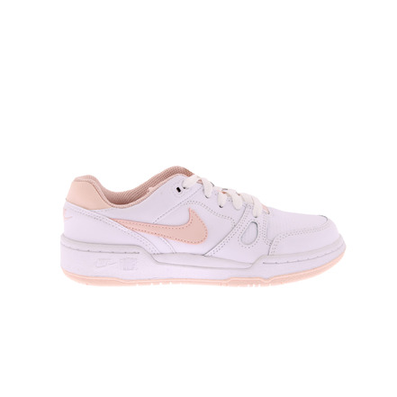 Nike sneakers wit