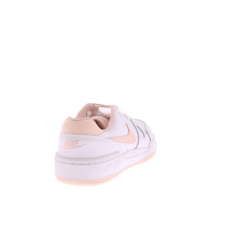 Nike sneakers wit 4