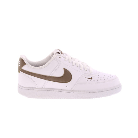 Nike sneakers wit
