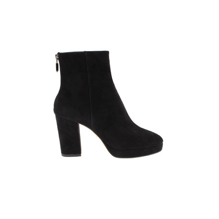Lola Cruz ankle boots black