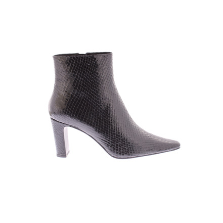 Lola Cruz ankle boots black